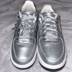 Nike Air Force 1 low metallic silver